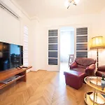 Apartment Pozsonyi Street 3br, Balcony Family Retreat *
