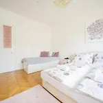 Pozsonyi Street 3br, Balcony Family Retreat Budapest