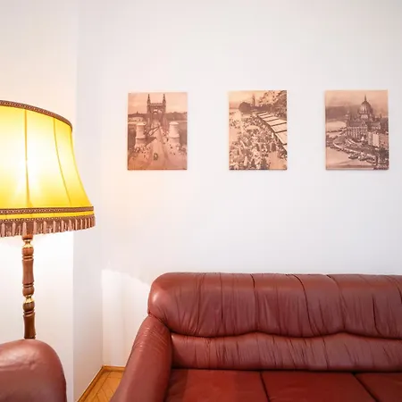 Apartment Pozsonyi Street 3br, Balcony Family Retreat