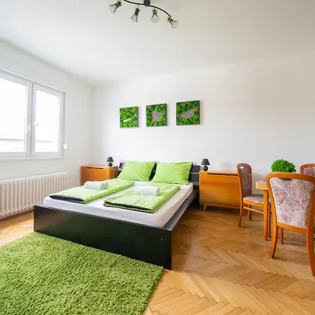 Pozsonyi Street 3br, Balcony Family Retreat Apartment