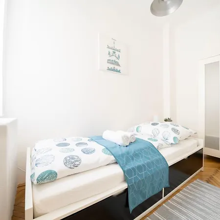 Pozsonyi Street 3br, Balcony Family Retreat *