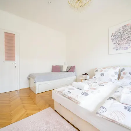 Pozsonyi Street 3br, Balcony Family Retreat Budapešť